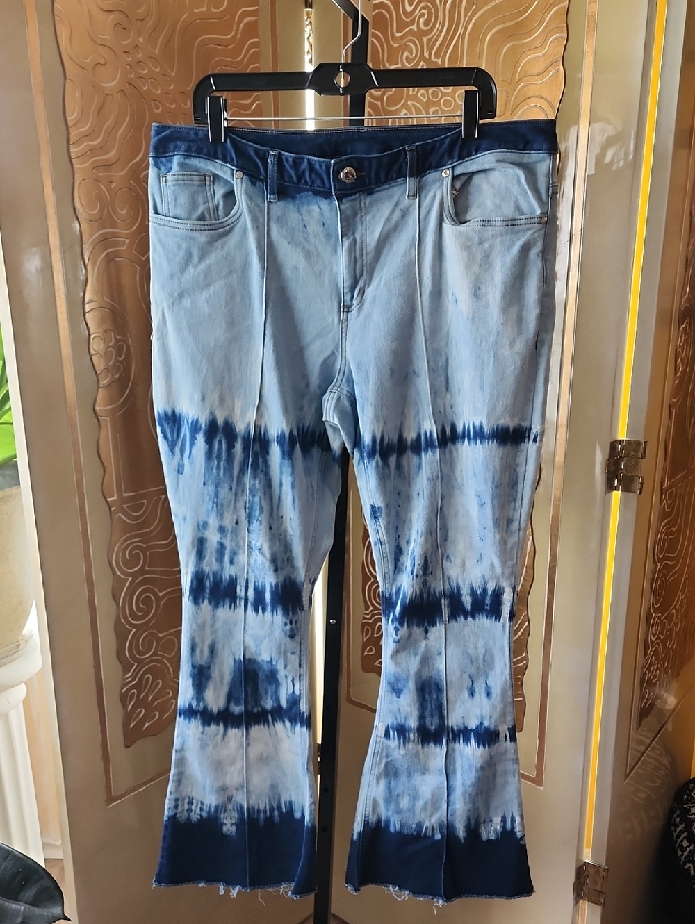 VENUS Light and Dark Blue Tie-Dye Flare Jeans